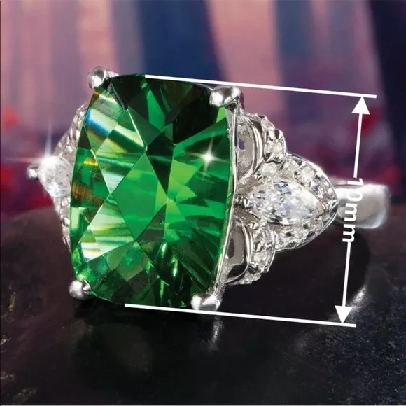 New Women’s 925 Silver Beautiful Emerald Ring - Picture 2 of 2